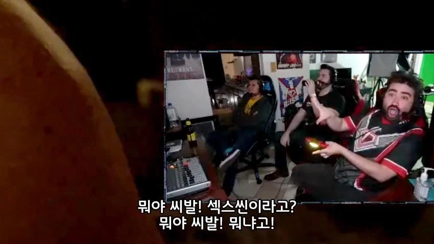 약혐 라오어 2 전설의 섹뜨씬 보고 경악하는 서양 유튜버.jpg_3.webp