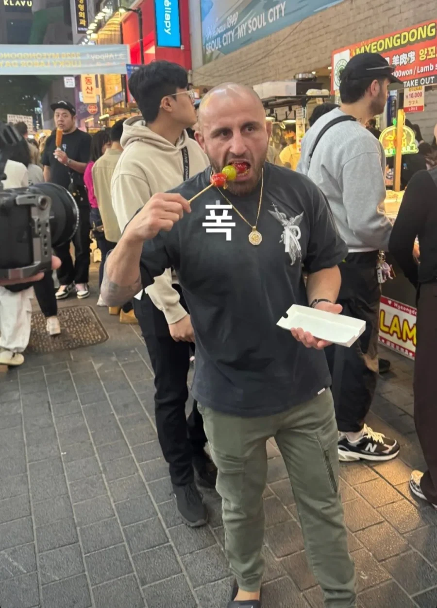 한국 여행온 ufc 선수가 먹고간 음식들_3.webp