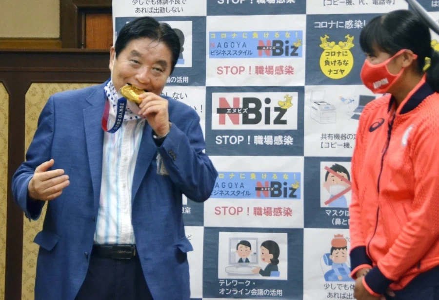 금메달을 보면 깨물어보고 싶은 충동이 생긴다_1.webp