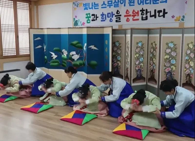 "빛나는 스무살이된 여러분의 꿈과 희망을 응원합니다" 이미지 2