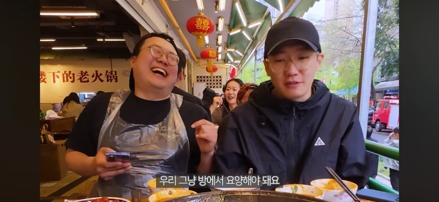 사천 훠궈 맛보고 혀가 마비 된 유튜버.jpg_2.webp