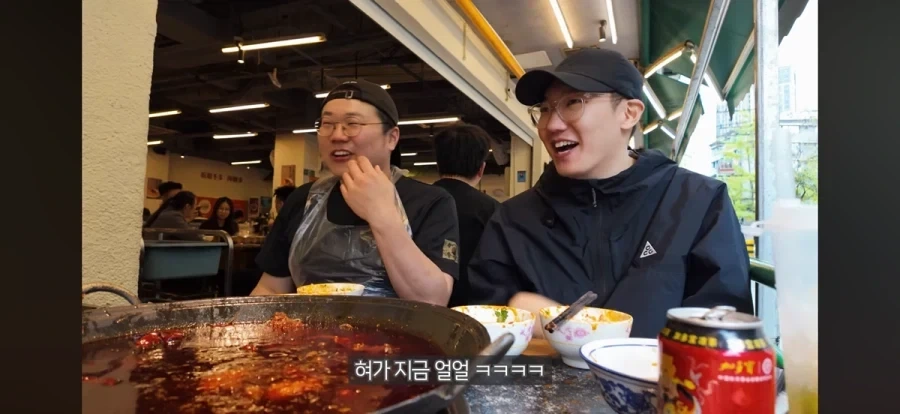 사천 훠궈 맛보고 혀가 마비 된 유튜버.jpg_4.webp