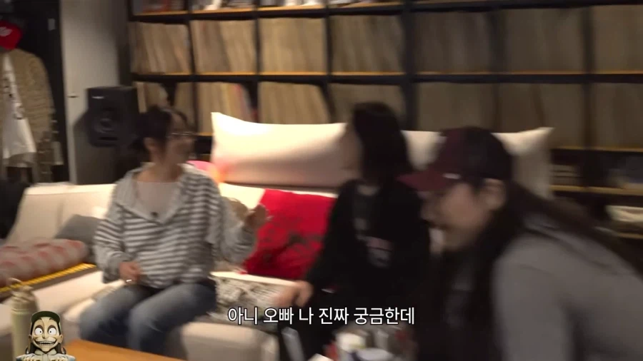 와이프가 연애하고 싶다하면 어떻게 할거야?_1.webp