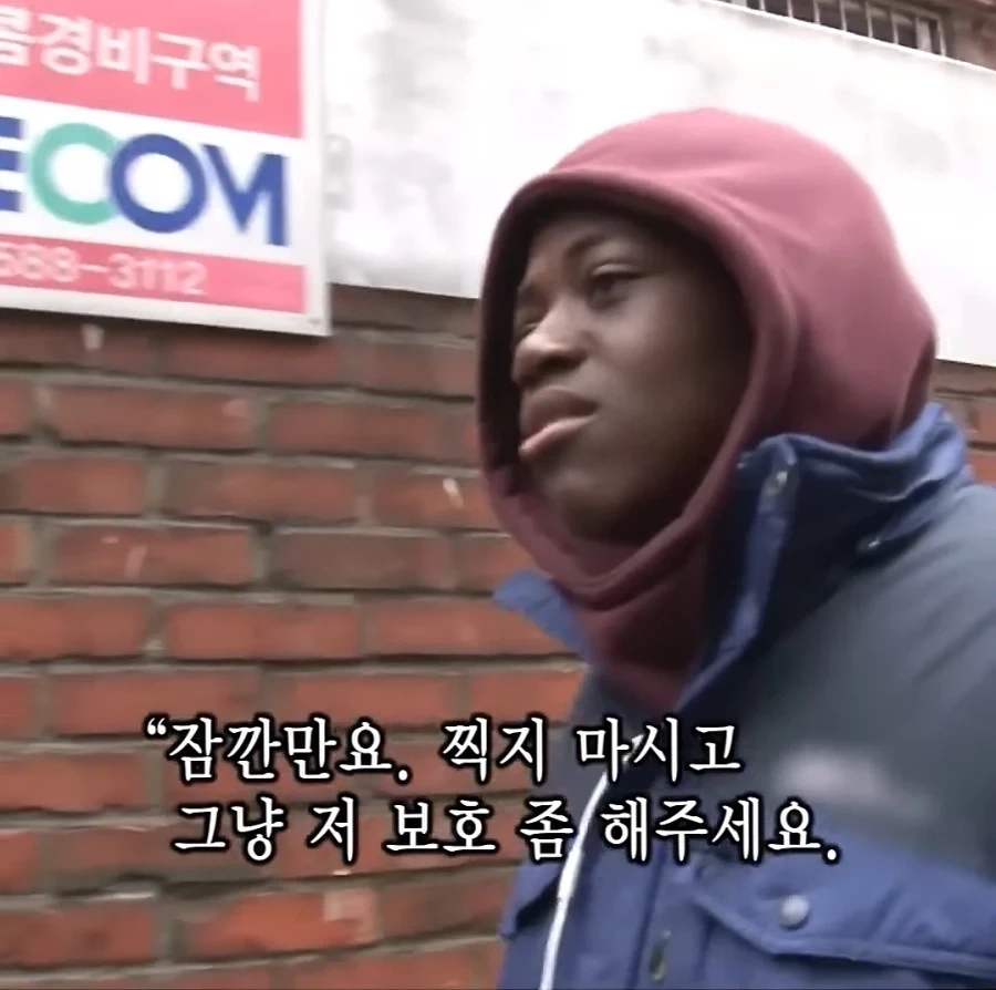 자기 기분 더러우니 카메라 싹 다 끄라는 조나단_4.webp