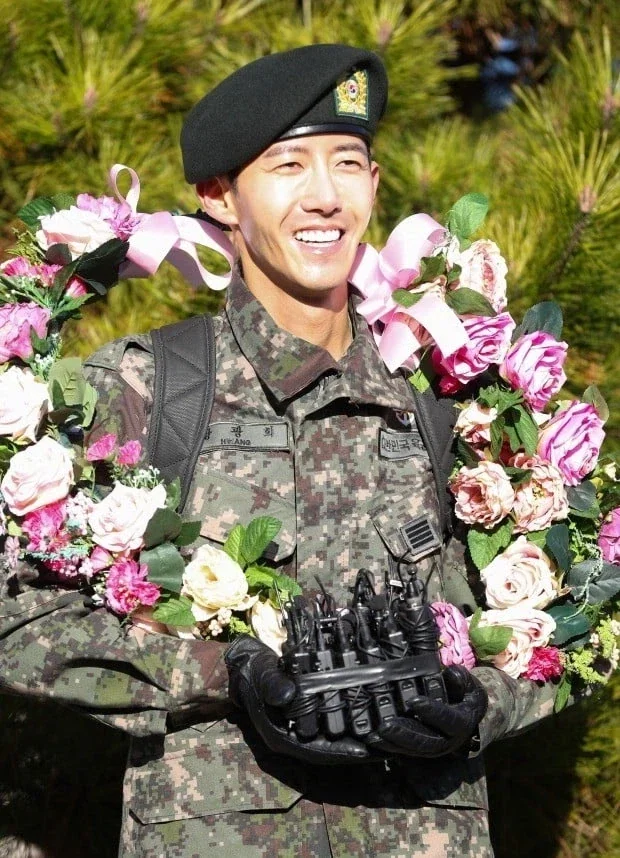 연예인 군복 4황_2.webp