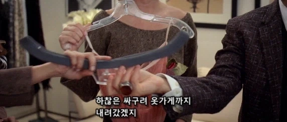 미팅 시간에 몸짓 한번, 말 한번 잘못 했다가 영혼까지 털리는 직원_26.webp