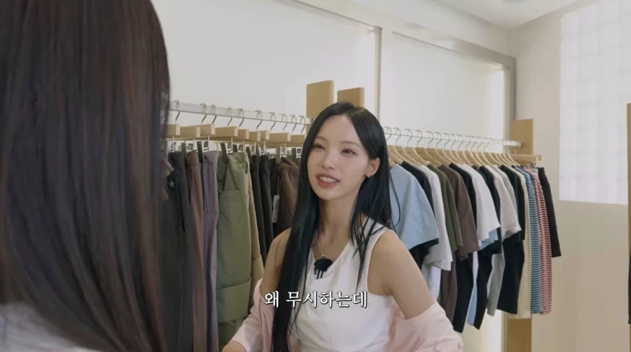 패션 대결하는 리센느 원이와 제나_5.webp