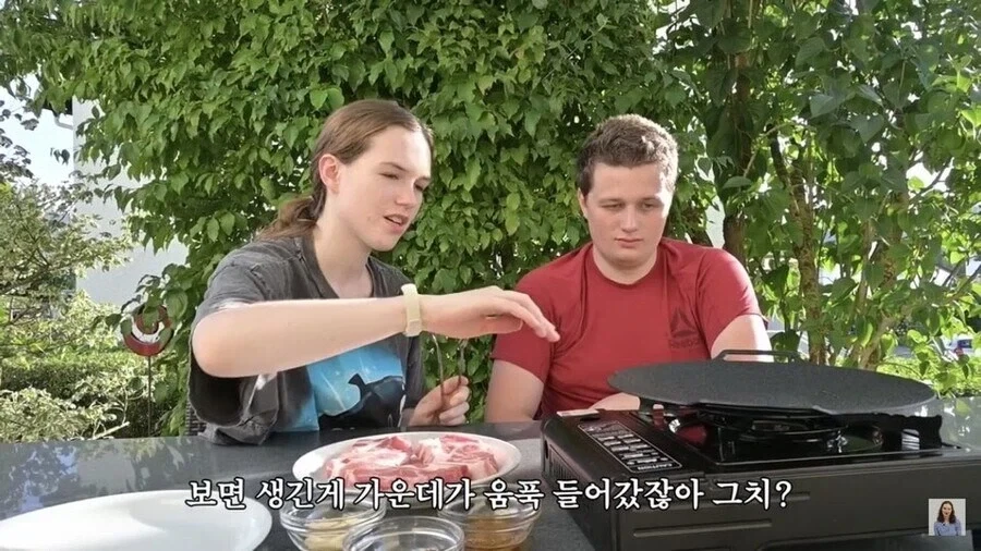 고기굽는데 세상 진지한 게르만들_1.webp