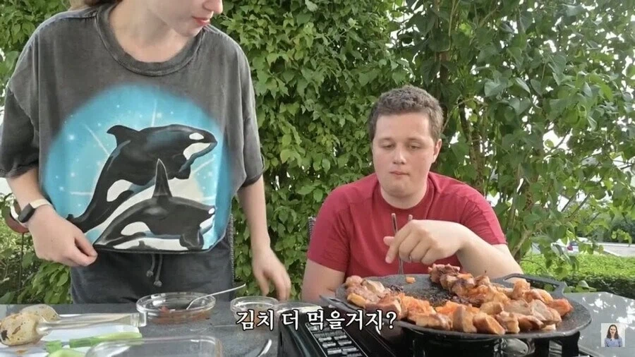 고기굽는데 세상 진지한 게르만들_7.webp