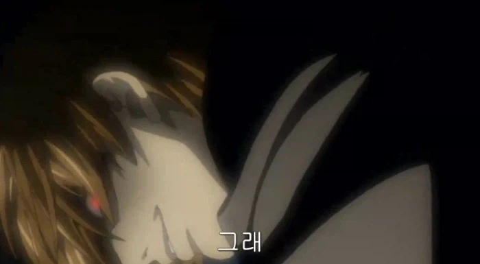 데스노트)주인공 라이토의 엇나가고 이기적인 정의를 보여주는 장면_3.webp