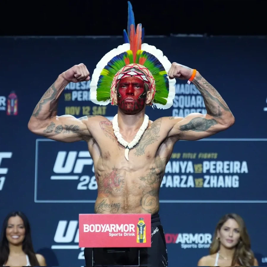 UFC) 백악관에서 출격하는 아메리카 원주민 전사_7.webp