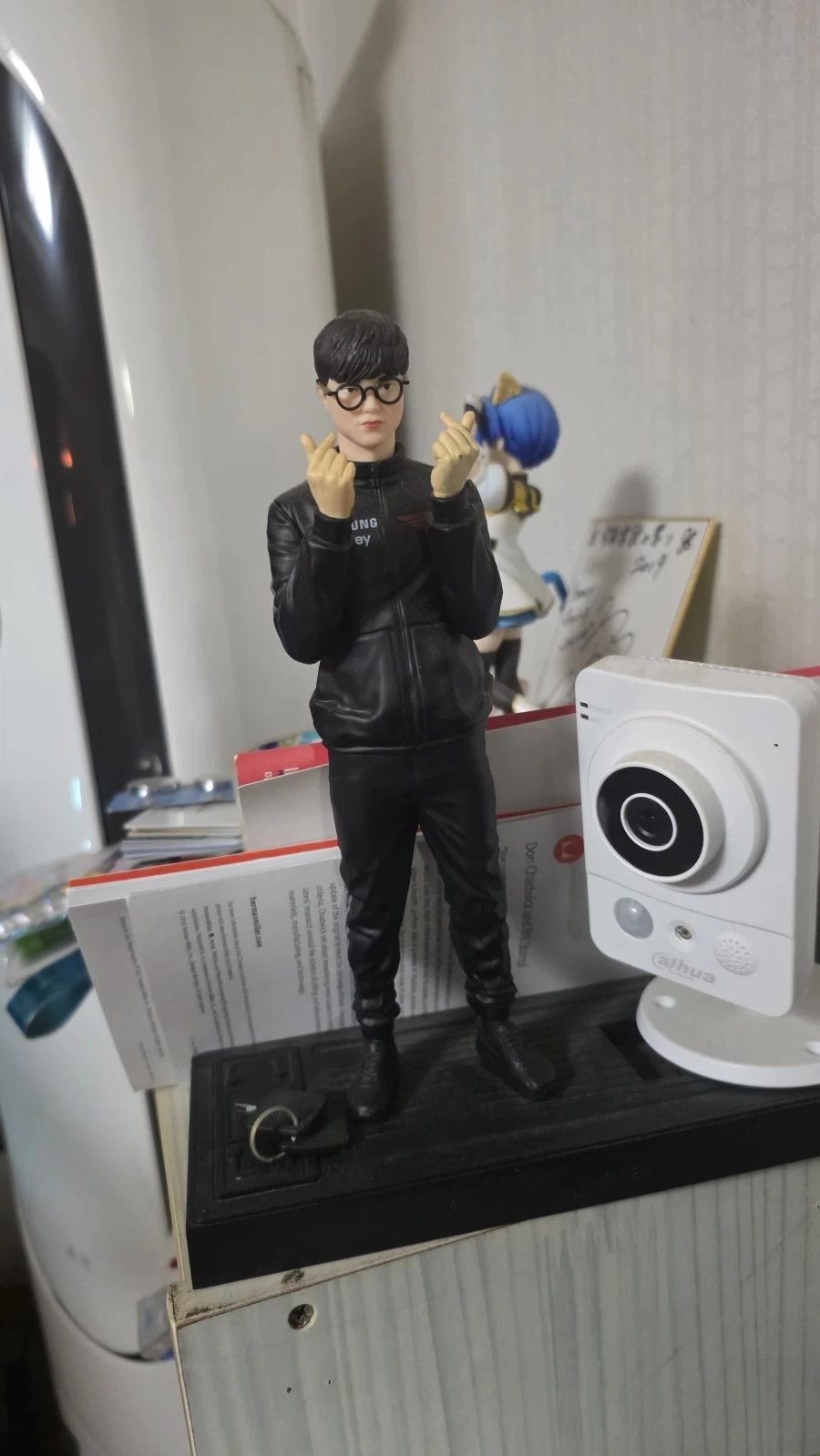 피규어 올리는 시간이야?_2.webp