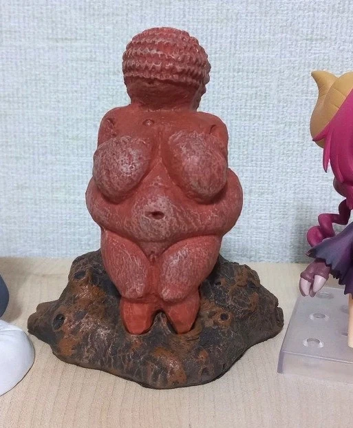 내 피규어는 노팬티인데_1.webp