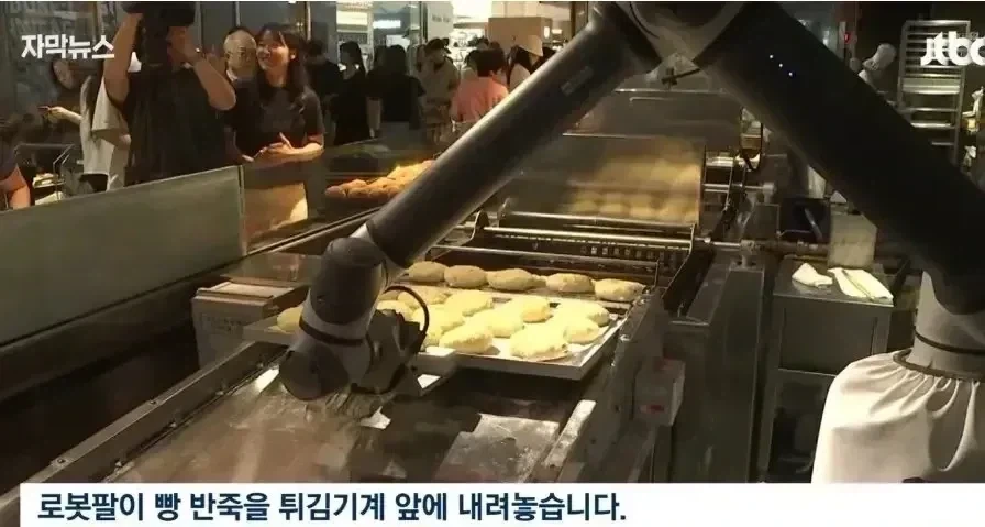 하루에 혼자서 빵 1만 5천개 만드는 성심당 막내_1.webp