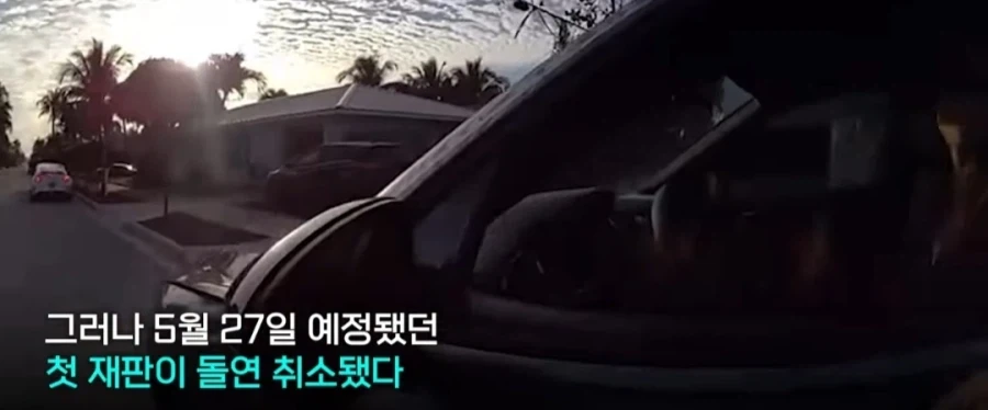 운전중 핸드폰 사용으로 경찰에게 단속 걸린 여성_3.webp