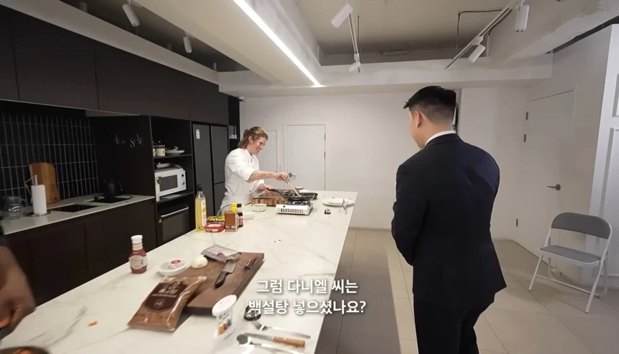 암살각을 재는 조나단과 지지않는 나폴리 맛피자_6.webp