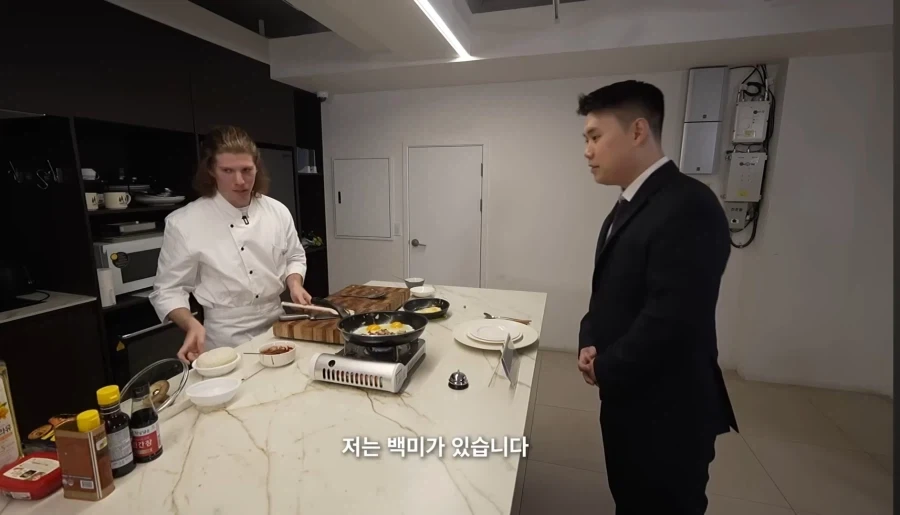암살각을 재는 조나단과 지지않는 나폴리 맛피자_7.webp