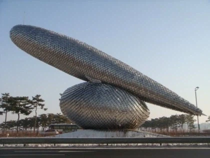 작품명: Flying to the Future (미래로 비상)_2.webp