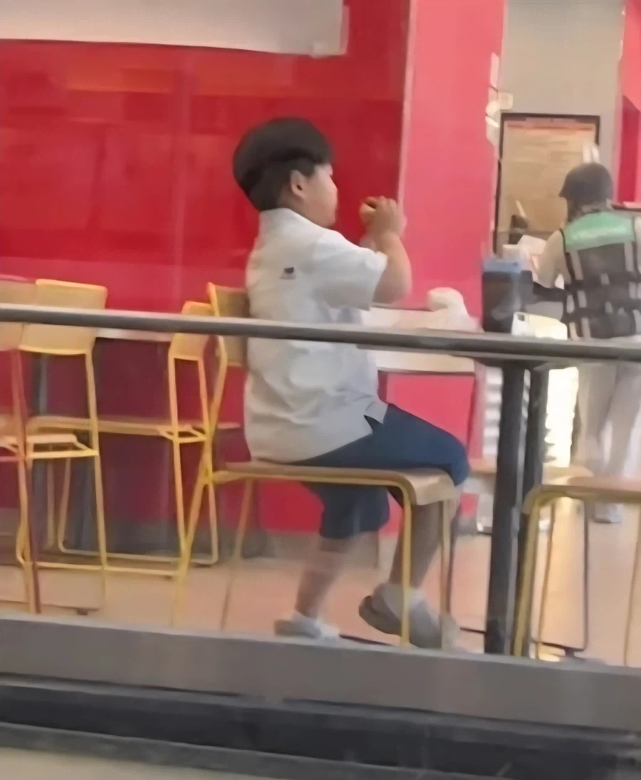 엄만 햄버거 안땡긴다..._1.webp