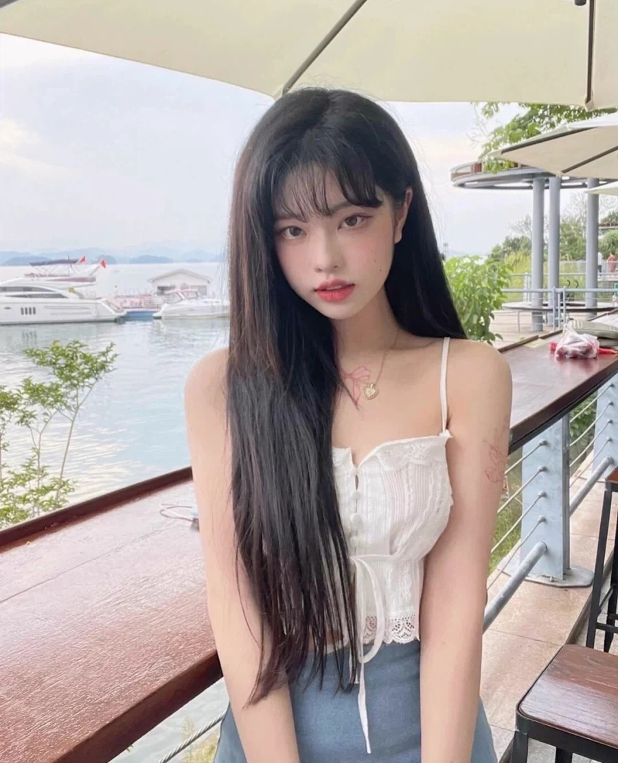 이토준지 토미에를 닮은 여자_2.webp