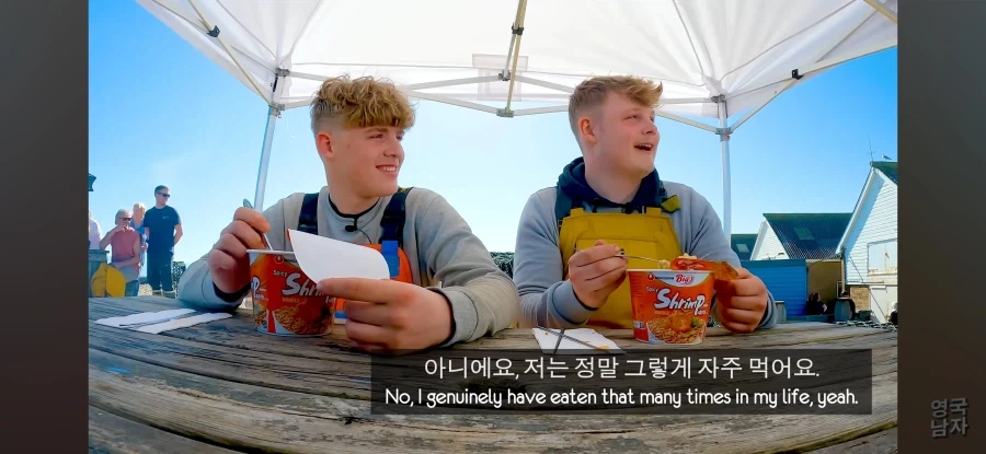 옛날부터 누들 샌드위치를 즐겨먹는다는 남자_8.webp