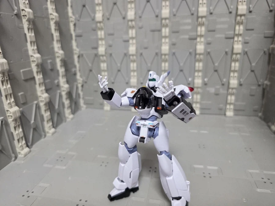 RG 1/48 잉그램 플러스 + 1/144 건프라 사이즈 비교 사진_2.webp
