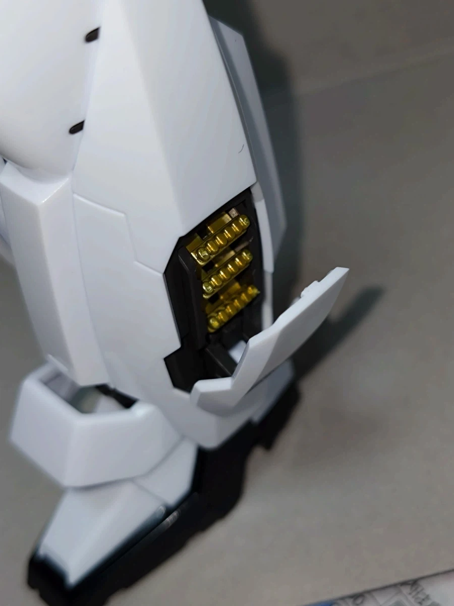 RG 1/48 잉그램 플러스 사이즈 비교 + 다리 수납 기믹 전개 사진_6.webp