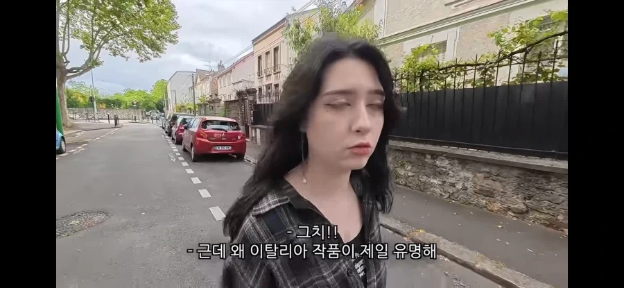 한국인: 루브르박물관에 궁금한게있어_3.webp