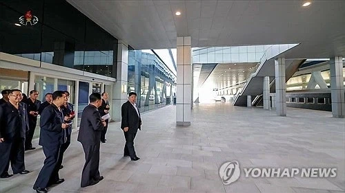 북한에 새로 지어진 기차역_6.webp