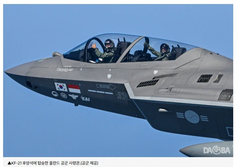 열심히 영업뛰는 kf-21, 보라매짱..._1.webp