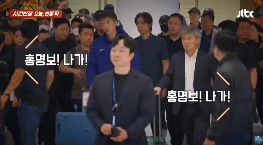 귀국하면서까지 쓰리백을 고집했던 명보_2.webp