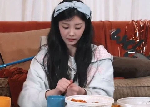 07년생 K팝 아이돌이 보여준 역대급 마술.jpg_4.webp
