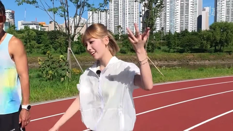 드디어 단독 게스트 섭외까지 받게 된 리센느 메이.jpg_31.webp