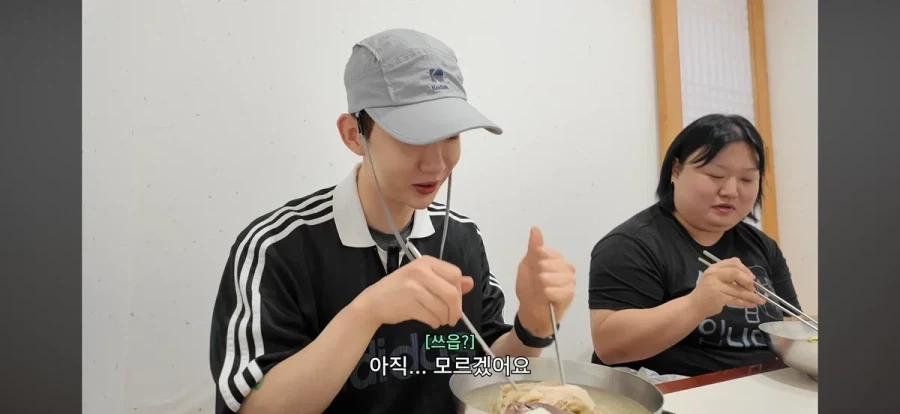 평양냉면 처음 먹어 본다는 가수 조권.jpg_11.webp