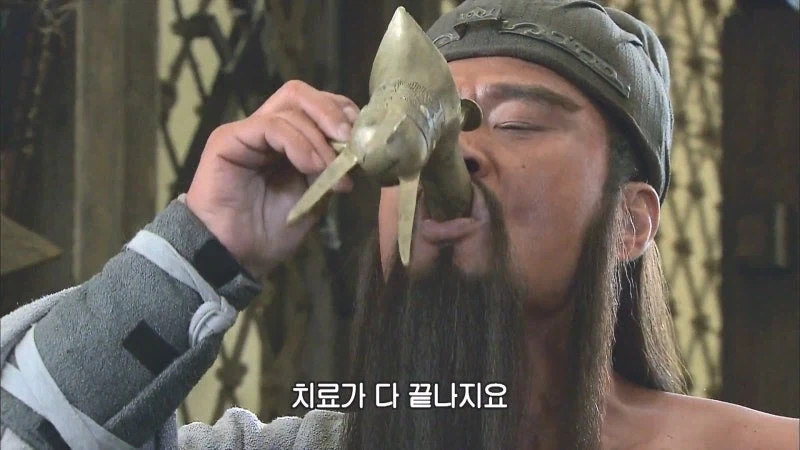 "이 수술을 할려면 환자를 결박하고 얼굴을 가려야합니다" 이미지 17