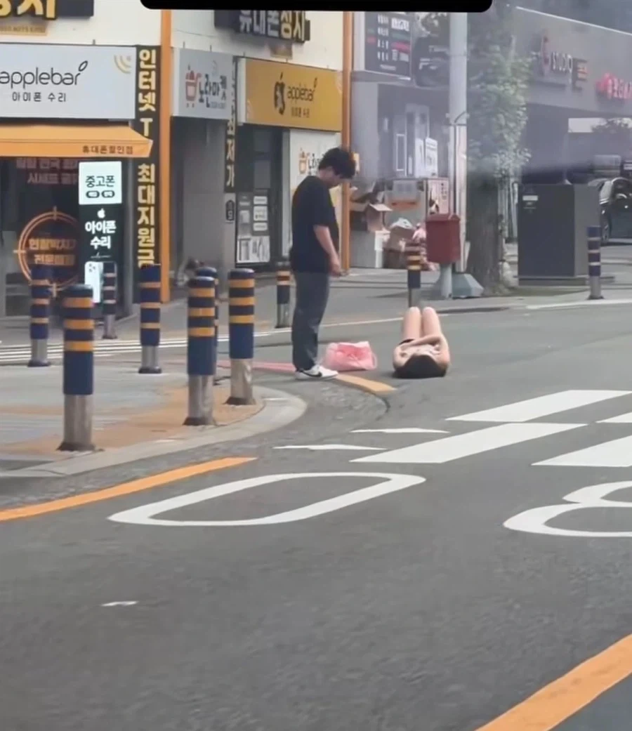 아빠가 너무 동안이라서 스트레스라는 딸 대표 이미지