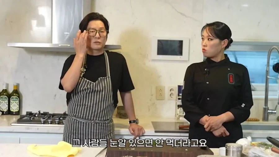 생선 눈알 이맛있는걸 왜 아무도 안먹지.._11.webp