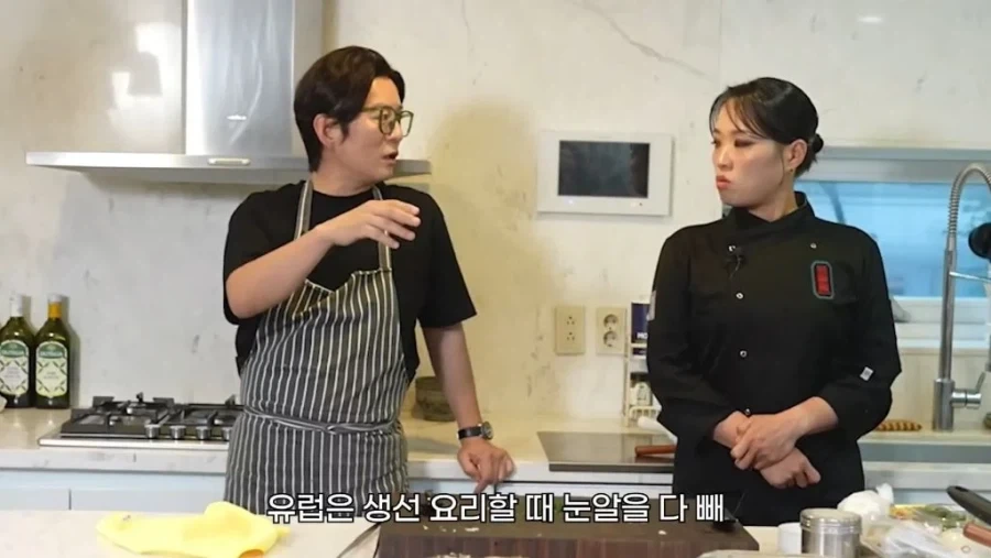 생선 눈알 이맛있는걸 왜 아무도 안먹지.._12.webp