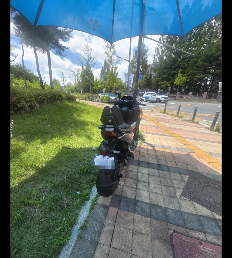 날씨가 너무 더웠던 오토바이_4.webp