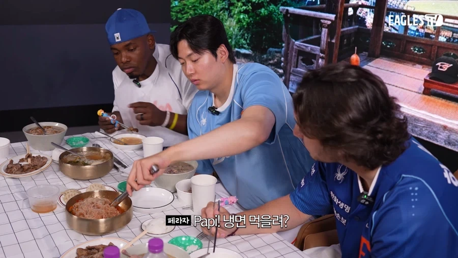 리필 무료라고 잔뜩 담던 손님, 유료로 전환하자 이미지 14