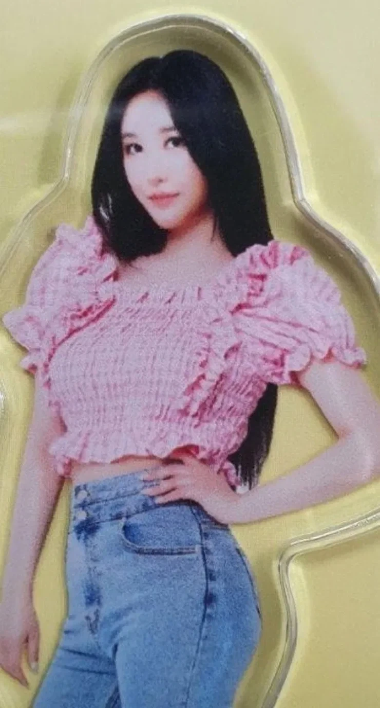 기회를 잡고 순항중인 리센느를 보면서 생각나는 브레이브 걸스 굿즈 사태_6.webp