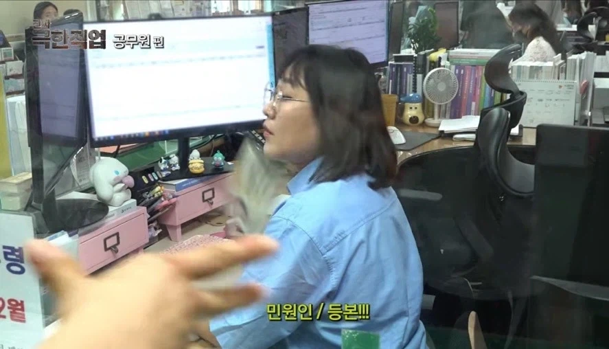 피자를 먹게 되어 너무 신난 아이 대표 이미지