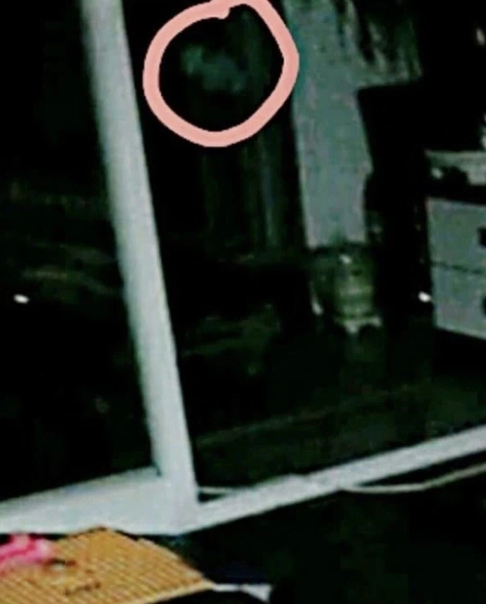 공포) 나홀로 숨바꼭질하다가 옷장에서 이상한걸 발견했다.jpg_3.webp