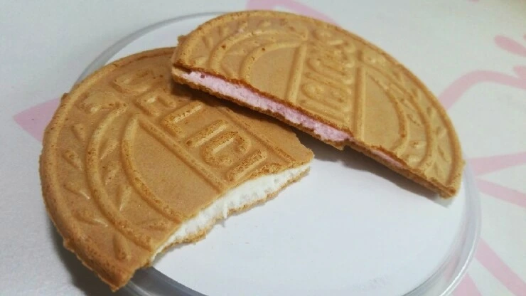 얇은 전병 사이에 크림이 발라져 있는 옛날과자.jpg_3.jpg