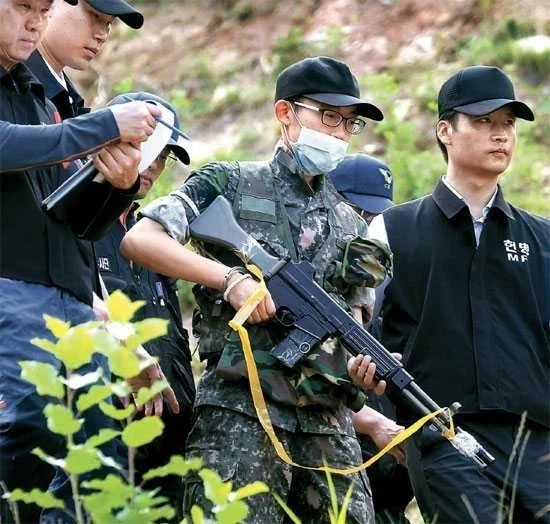 ???: 후방부대는 할거 없어서 온갖 부조리가 일어난다_2.webp