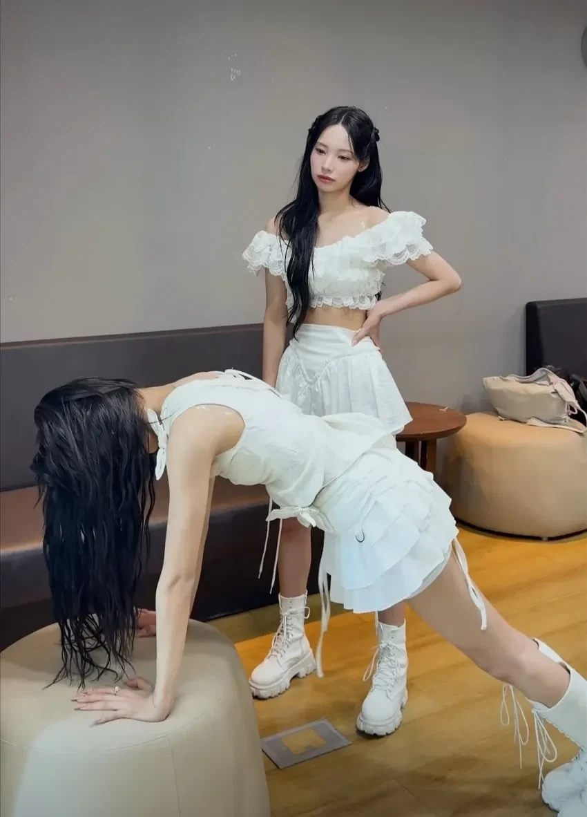 "아래의 내용에 해당하는 굿즈는 불량이 아니니 반품 불가능입니다".jpg 이미지 15