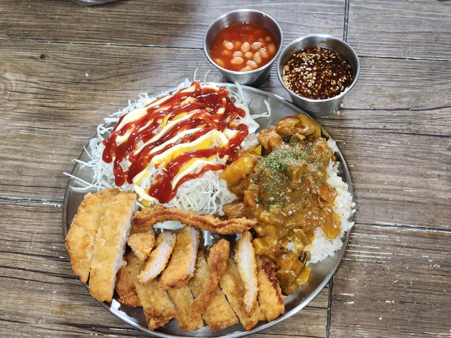 남자애들은 돈까스 먹으려고 태어난거야_3.webp