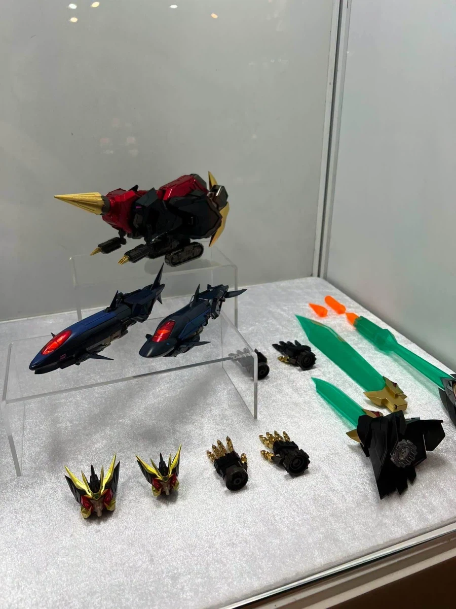[AMAKUNI] 超機神 제네식 ACGHK 2026 전시 사진 (상반신 확대)_4.webp