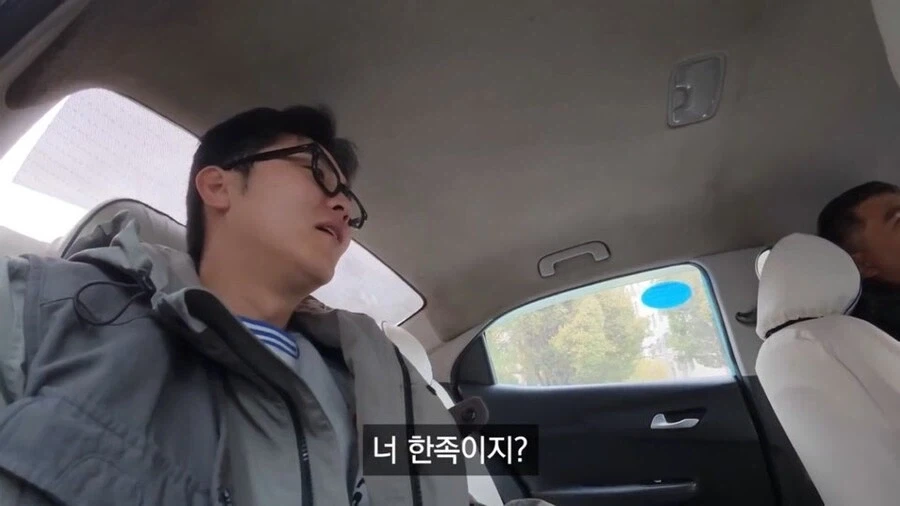 한국인인데도 외국 여자들이 말을 안걸어주는 이유_5.webp