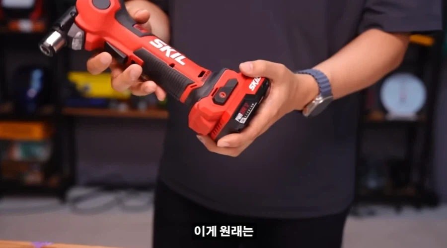 구천을 10년째 떠돌고 있는 유령 대표 이미지